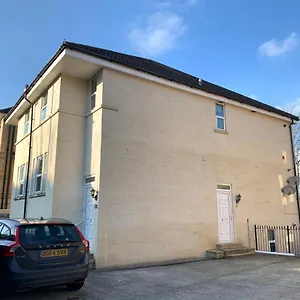  Apartment Spacious 2 Bed With Off Street Parking